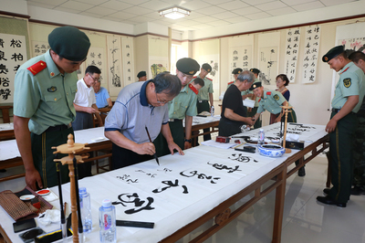 銀霞映照擁軍心，翰墨寄寓魚水情——寧夏老干部活動中心送書法進軍營活動紀實